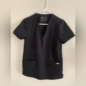 Figs Women’s Casma 3-Pocket scrub top in Black